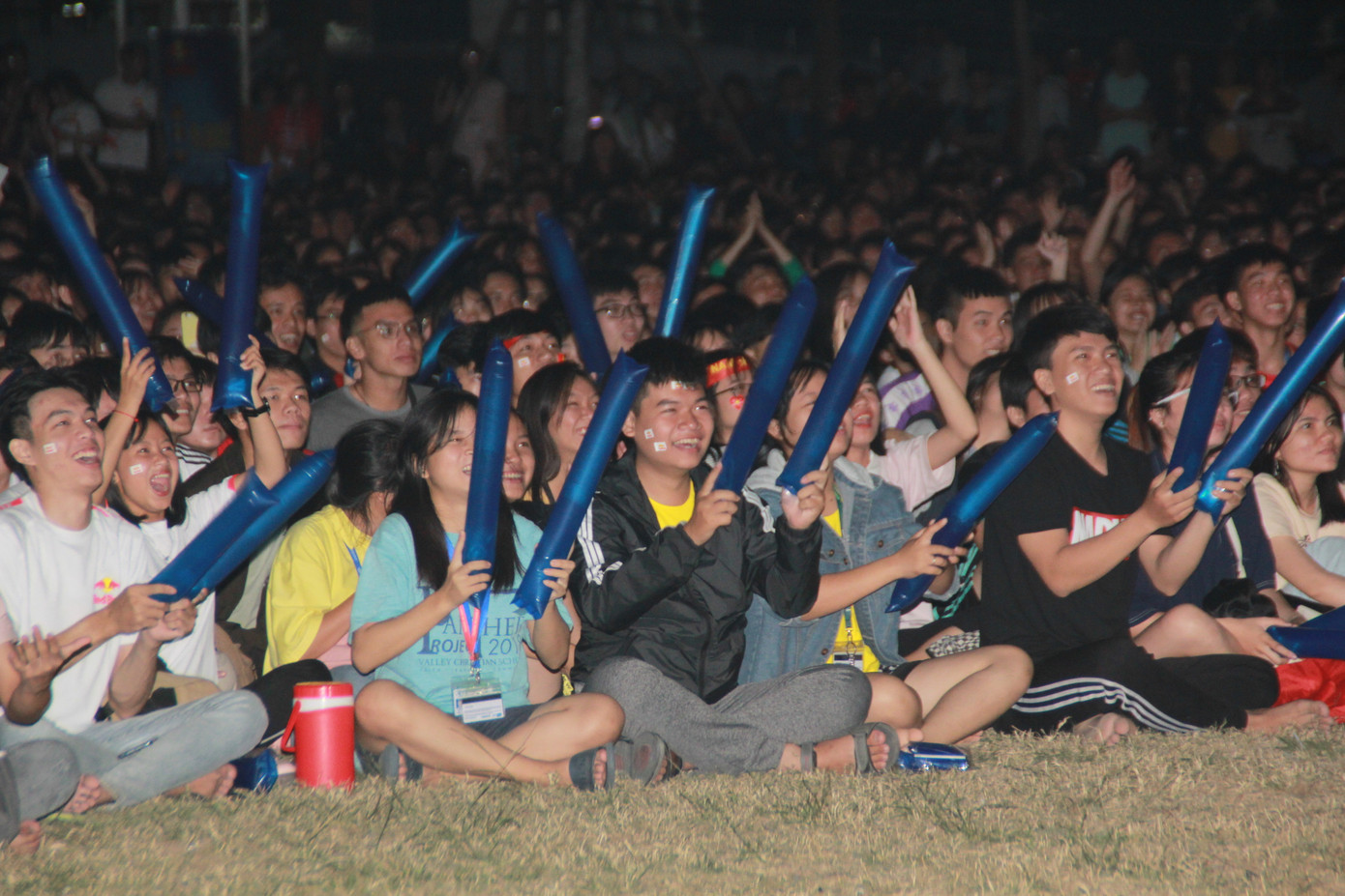 Hàng ngàn sinh viên TPHCM vỡ òa với chiến thắng ngọt ngào của tuyển Việt Nam ảnh 5