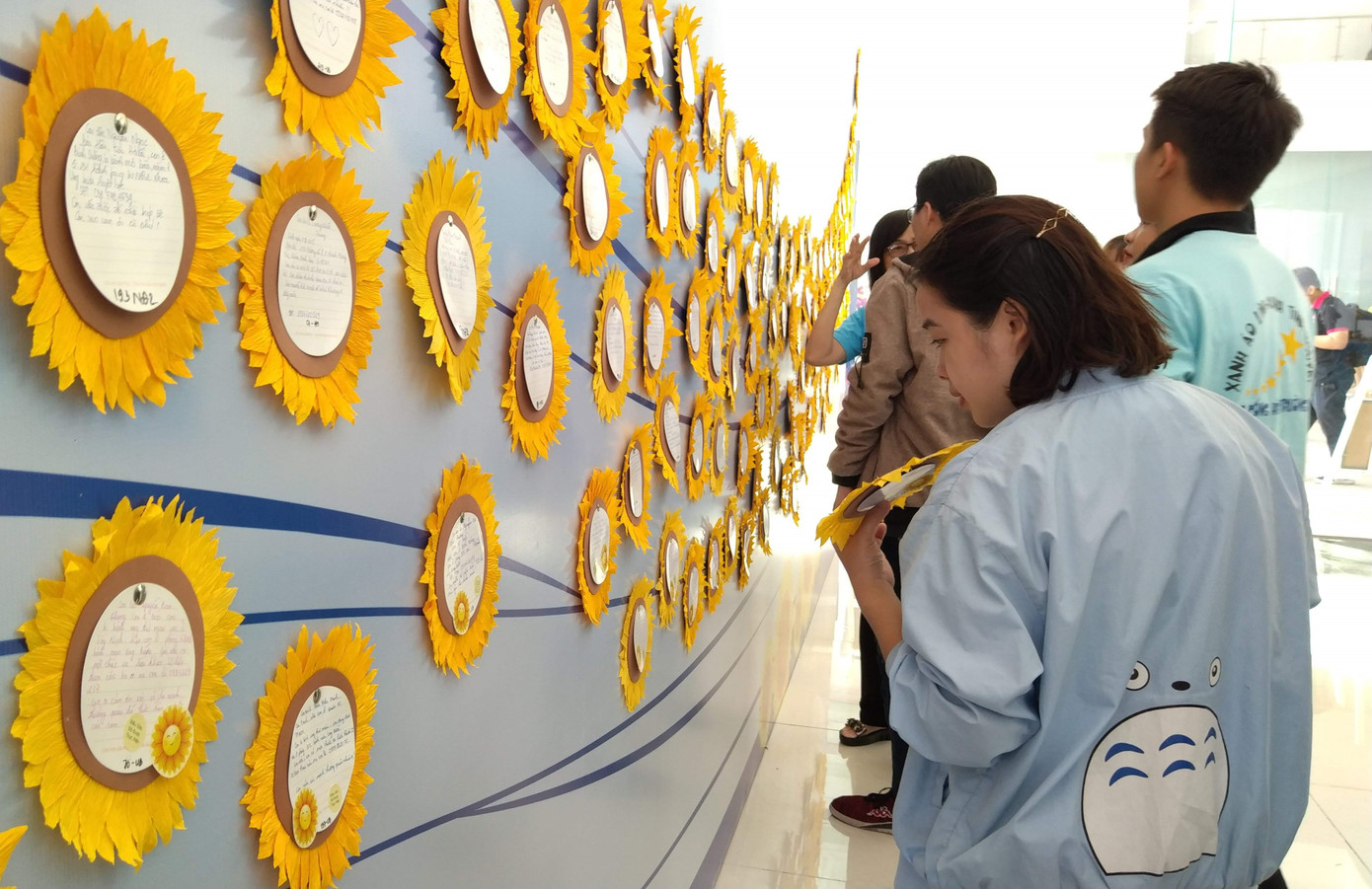 Đong đầy yêu thương tại ngày hội Hoa hướng dương ảnh 2