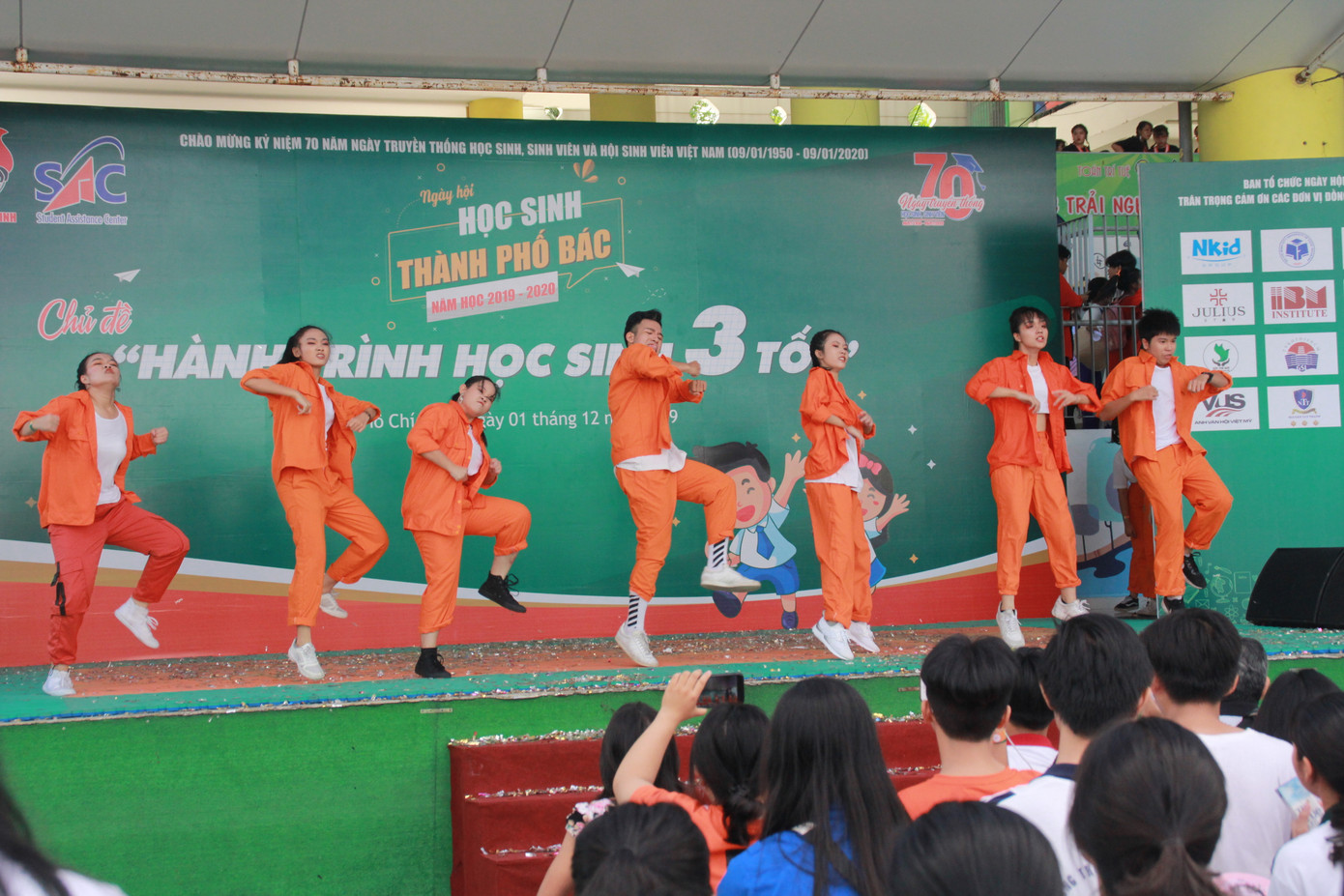 Xem hàng trăm học sinh Sài Gòn bùng nổ, trẻ trung trong các vũ điệu hiện đại ảnh 7