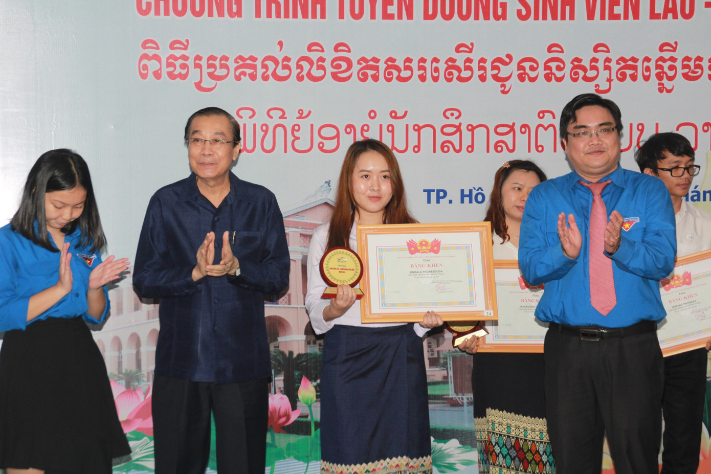 Khen thưởng 86 sinh viên Lào, Campuchia nỗ lực học tập, tích cực tham gia hoạt động phong trào ảnh 6