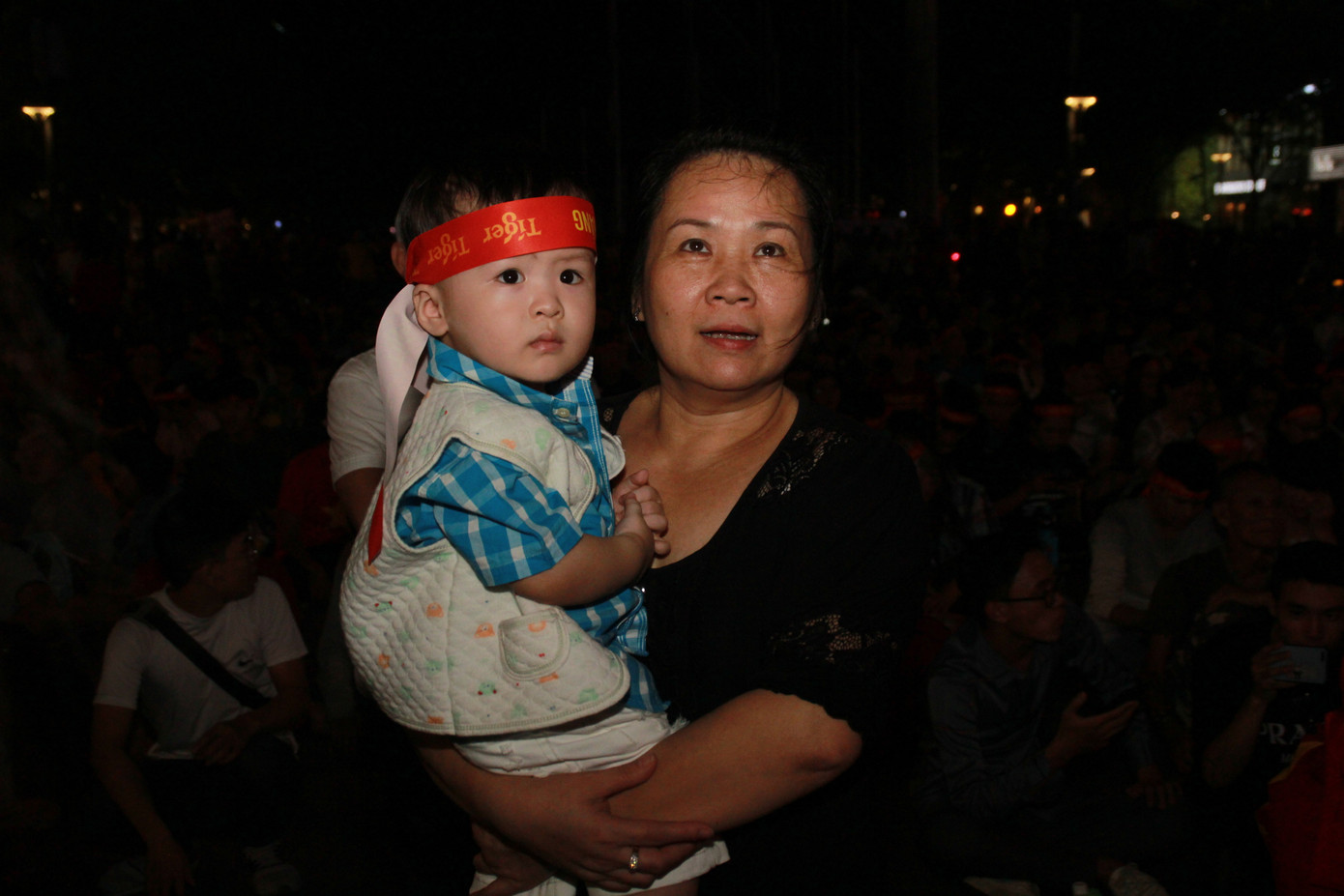 Nữ DJ ở phố đi bộ Nguyễn Huệ khuấy động không khí trận Việt Nam - UAE ảnh 9