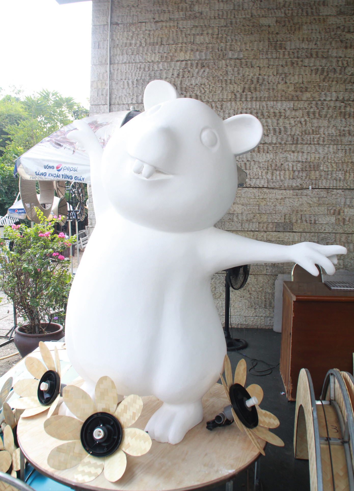 Hé lộ tạo hình nhà chuột tại đường hoa Tết ở phố Nguyễn Huệ ảnh 19