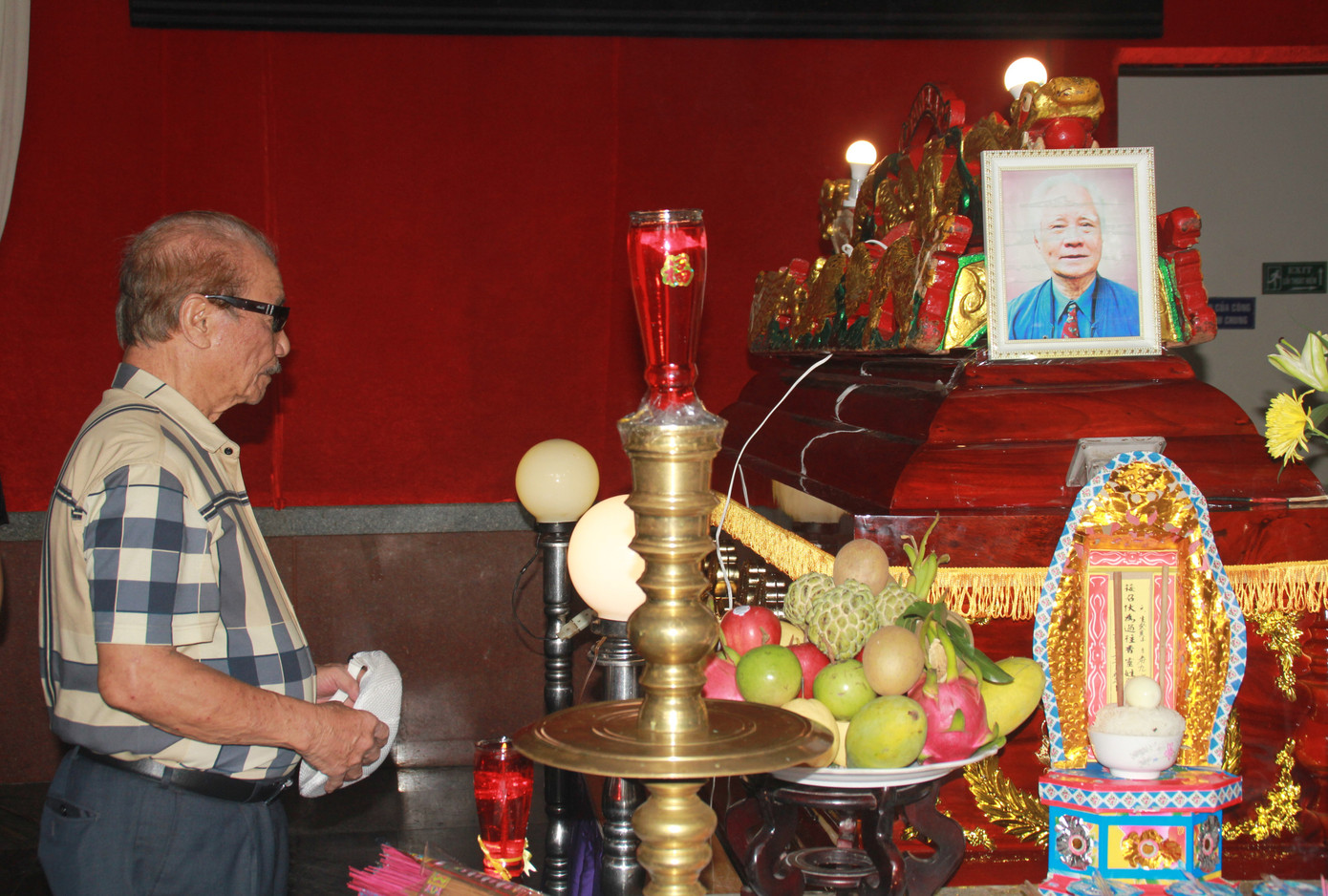 Trưa 27/12, NSND Trần Hiếu thắp nén nhang chào biệt người anh thương mến NSND Trần Hiếu, Trần Long Ẩn và đồng nghiệp đến tiễn biệt nhạc sỹ Nguyễn Văn Tý ảnh 8