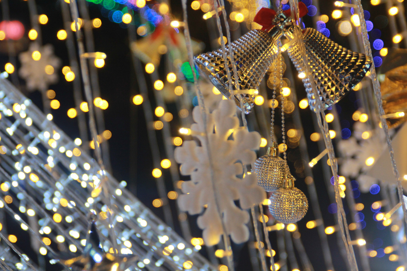 Mê ly với không gian đón Giáng sinh “xịn sò” giữa trường đại học ảnh 3