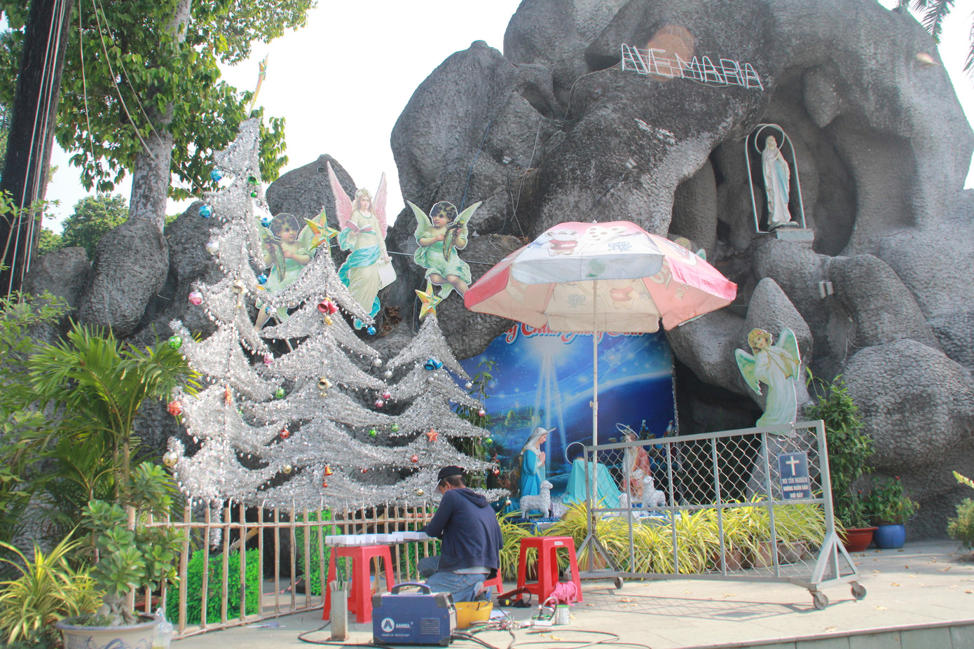 Người Sài Gòn chào đón Noel ảnh 3