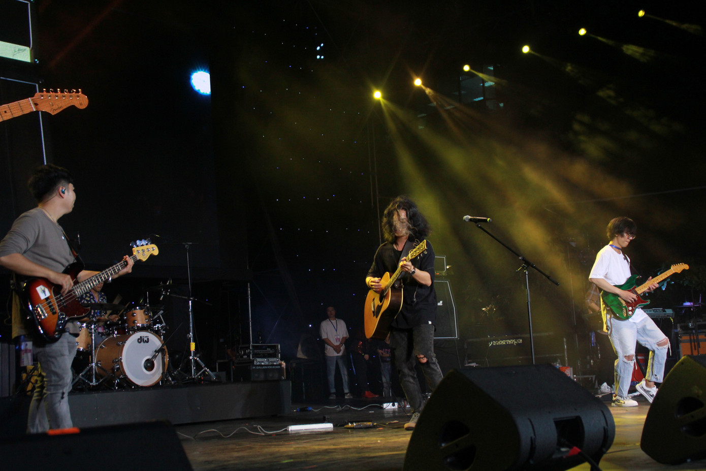 Hà Hồ, Thu Minh và các ban nhạc quốc tế hút nghìn khán giả 'cháy' đến 12 giờ đêm ảnh 6