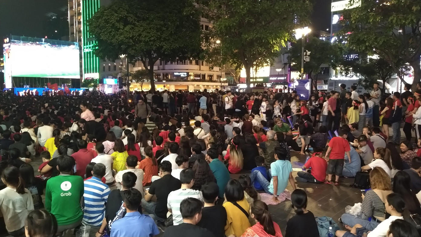 Biển người tiếp lửa U22 Việt Nam trận đại thắng U22 Campuchia ảnh 3