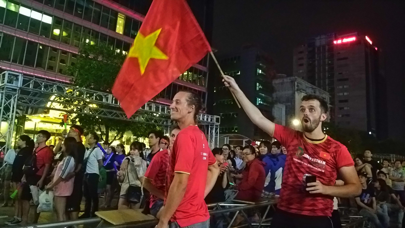 Biển người tiếp lửa U22 Việt Nam trận đại thắng U22 Campuchia ảnh 11