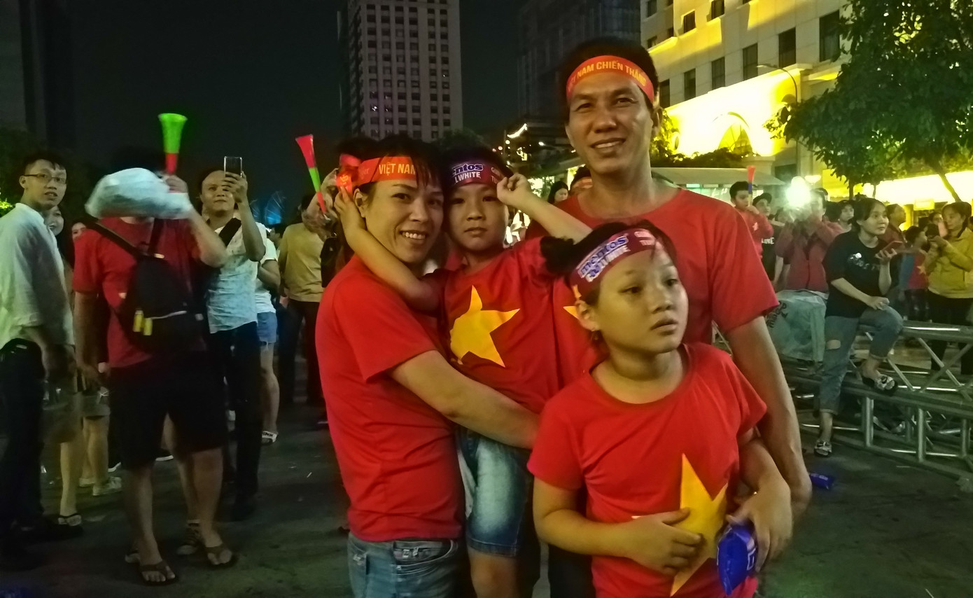 Biển người tiếp lửa U22 Việt Nam trận đại thắng U22 Campuchia ảnh 13