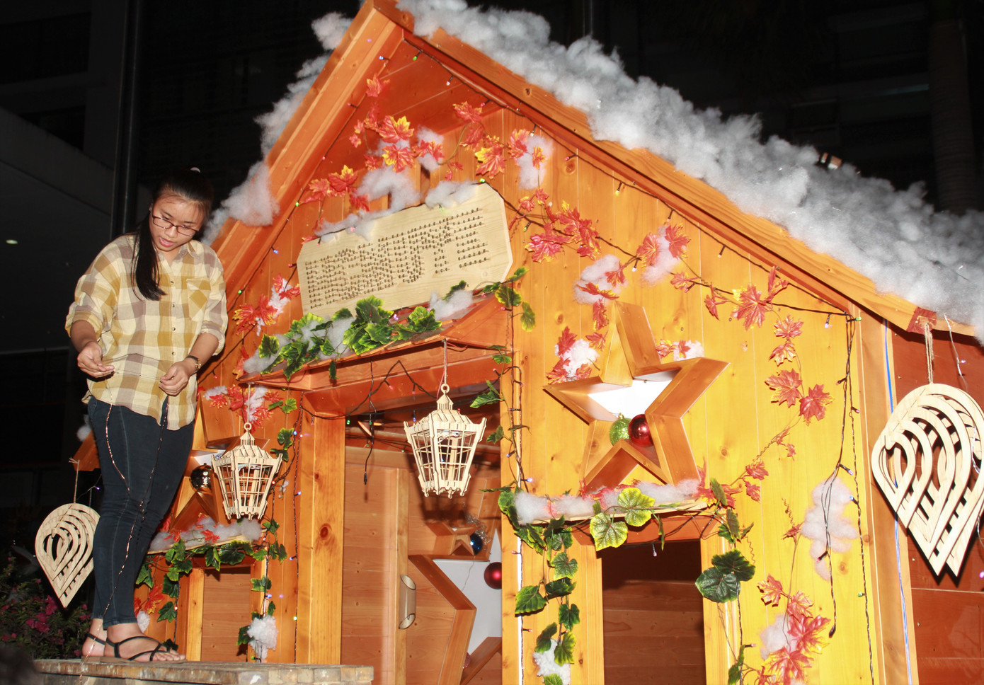 Mê ly với không gian đón Giáng sinh “xịn sò” giữa trường đại học ảnh 21