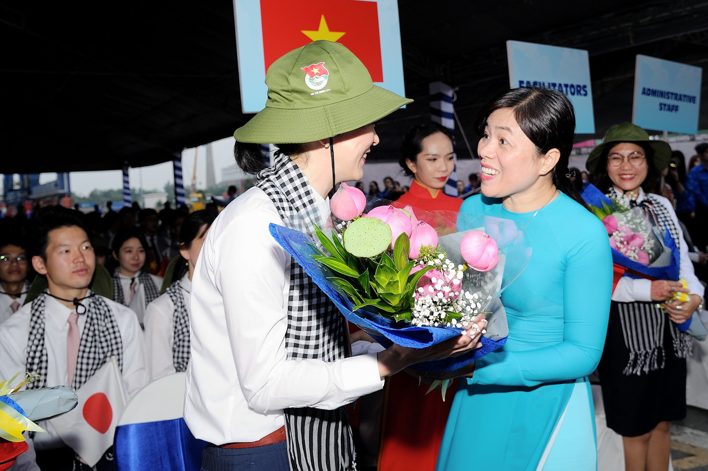 Đại biểu Tàu Thanh niên Đông Nam Á - Nhật Bản bắt đầu lưu giữ kỷ niệm tại TPHCM ảnh 3