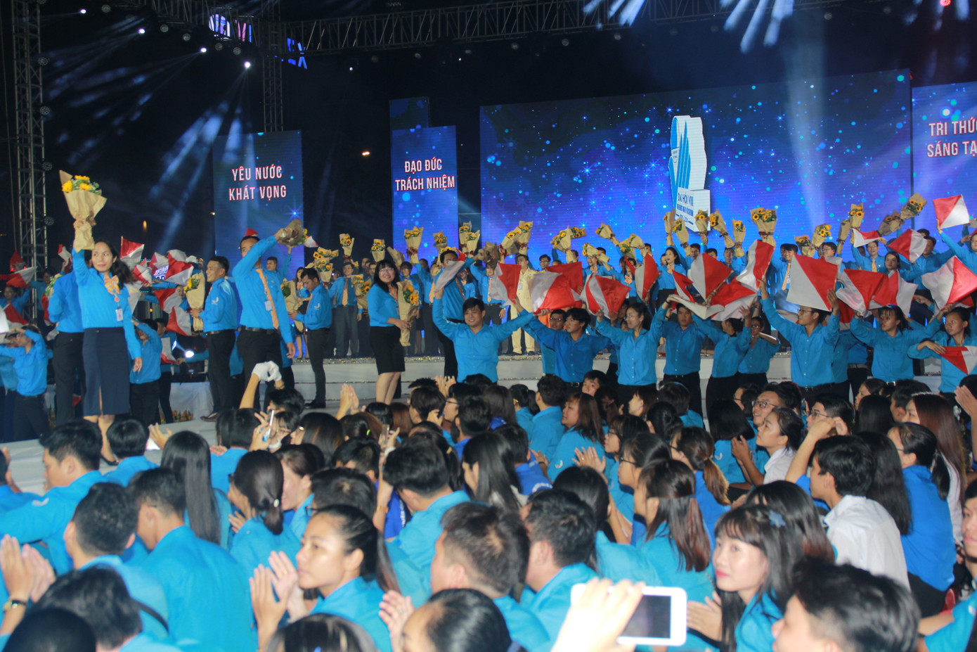 Hoa hậu Tiểu Vy, diễn viên Bình Minh dự Đại hội toàn quốc Hội LHTN Việt Nam ảnh 12