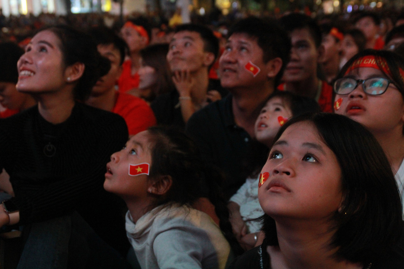 Biển người tiếp lửa U22 Việt Nam trận đại thắng U22 Campuchia ảnh 7