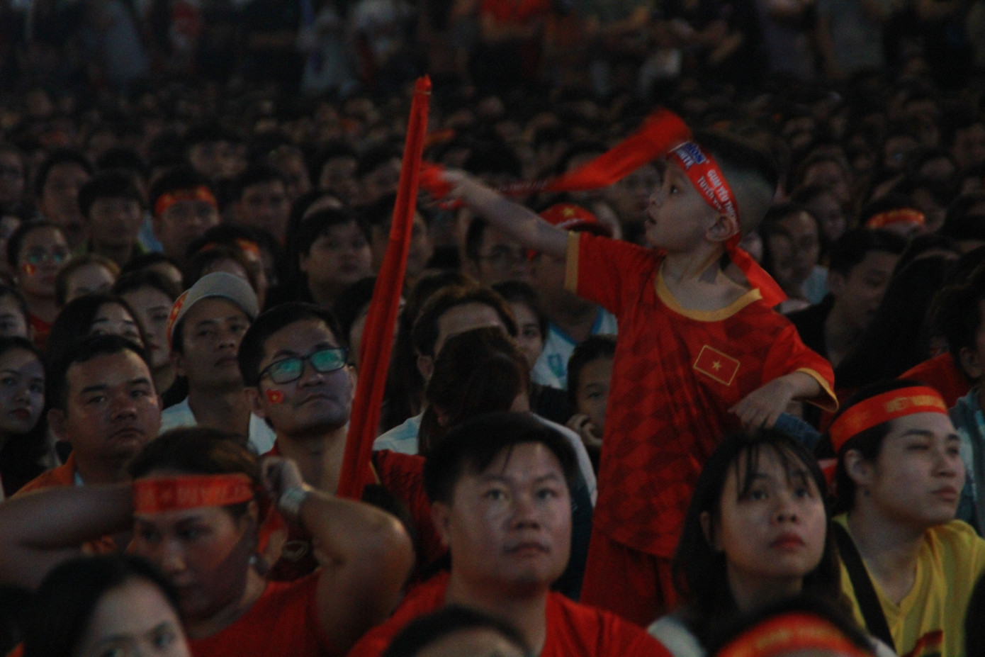 Biển người tiếp lửa U22 Việt Nam trận đại thắng U22 Campuchia ảnh 9