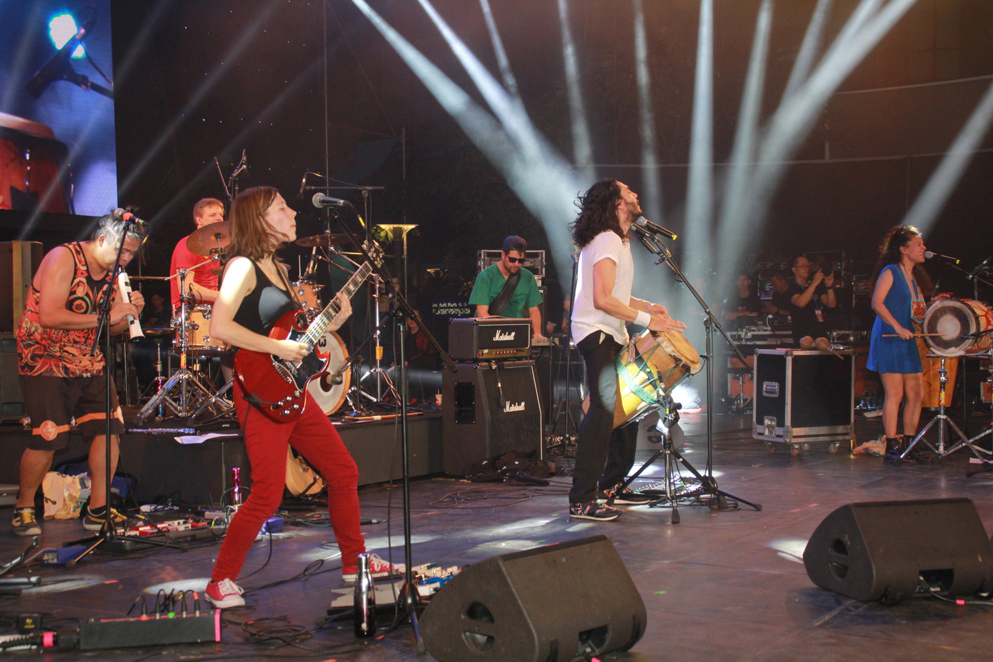 Hà Hồ, Thu Minh và các ban nhạc quốc tế hút nghìn khán giả 'cháy' đến 12 giờ đêm ảnh 9