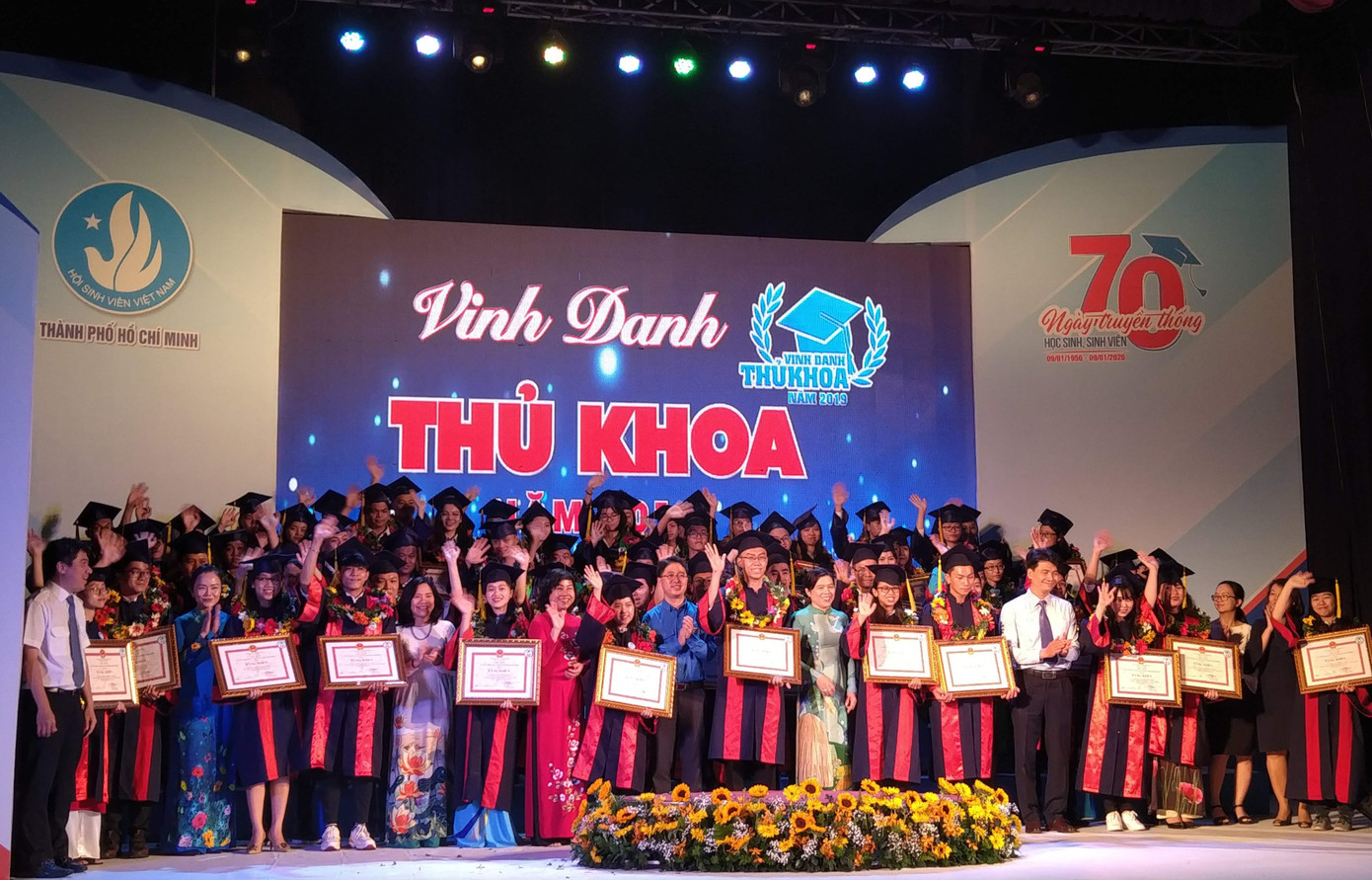 TPHCM vinh danh 66 tân sinh viên và tân cử nhân tiêu biểu ảnh 7