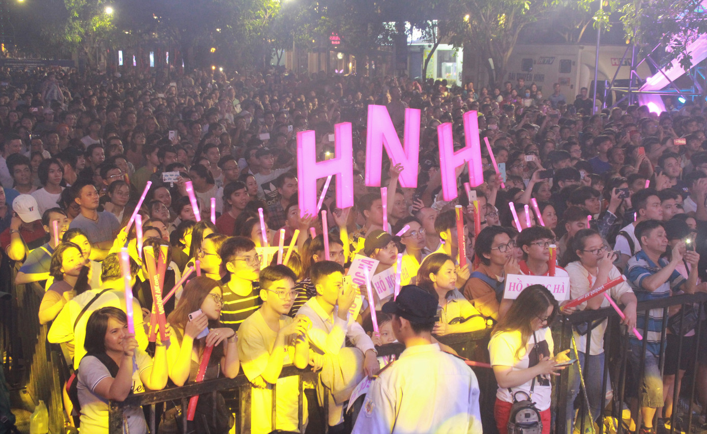 Hà Hồ, Thu Minh và các ban nhạc quốc tế hút nghìn khán giả 'cháy' đến 12 giờ đêm ảnh 16