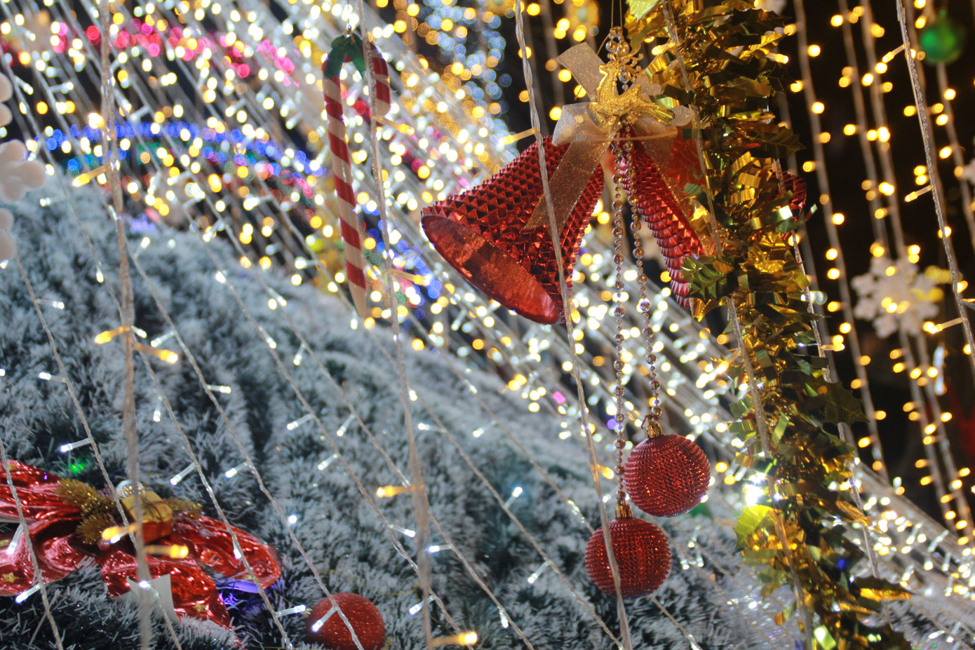 Mê ly với không gian đón Giáng sinh “xịn sò” giữa trường đại học ảnh 5