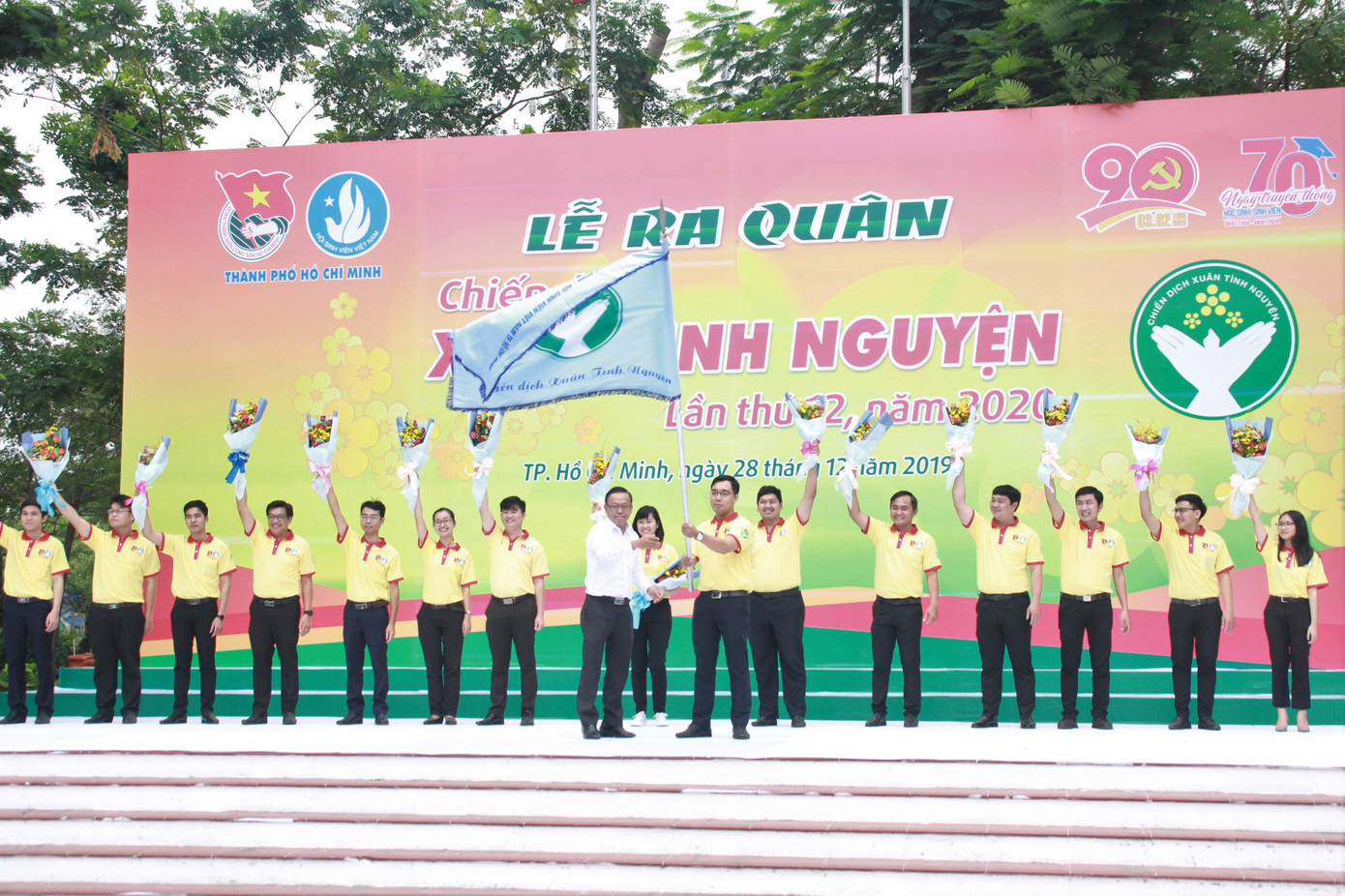 Nghìn bạn trẻ TPHCM hào hứng ra quân chiến dịch Xuân tình nguyện 2020 ảnh 5