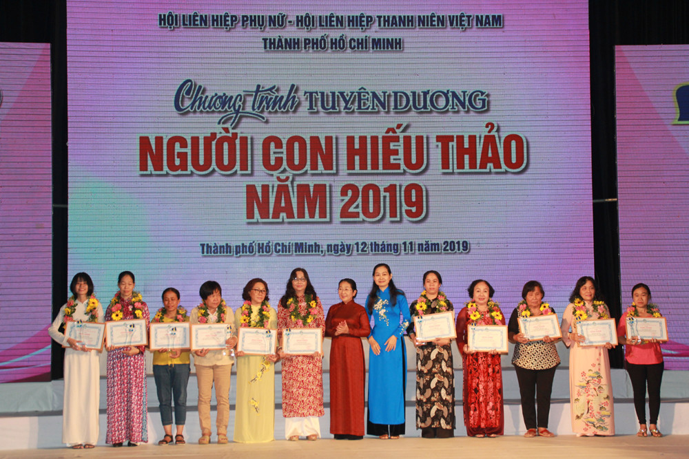 TPHCM tuyên dương 48 gương tiêu biểu về lòng hiếu thảo ảnh 1