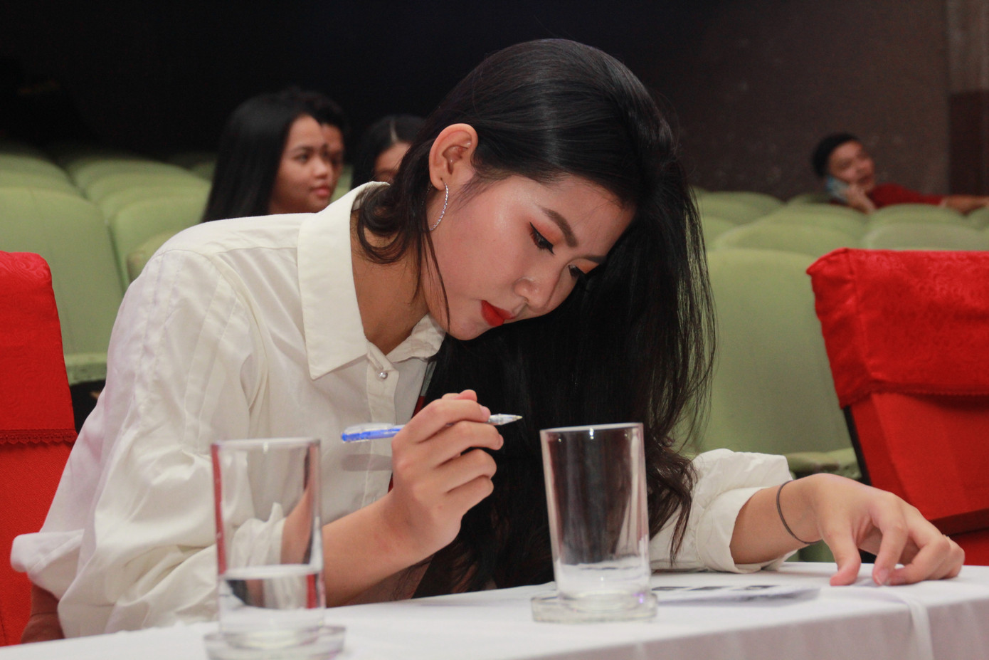 Nữ sinh Chăm mặc áo dài mẹ may thi Hoa khôi Sinh viên Việt Nam 2020 ảnh 15