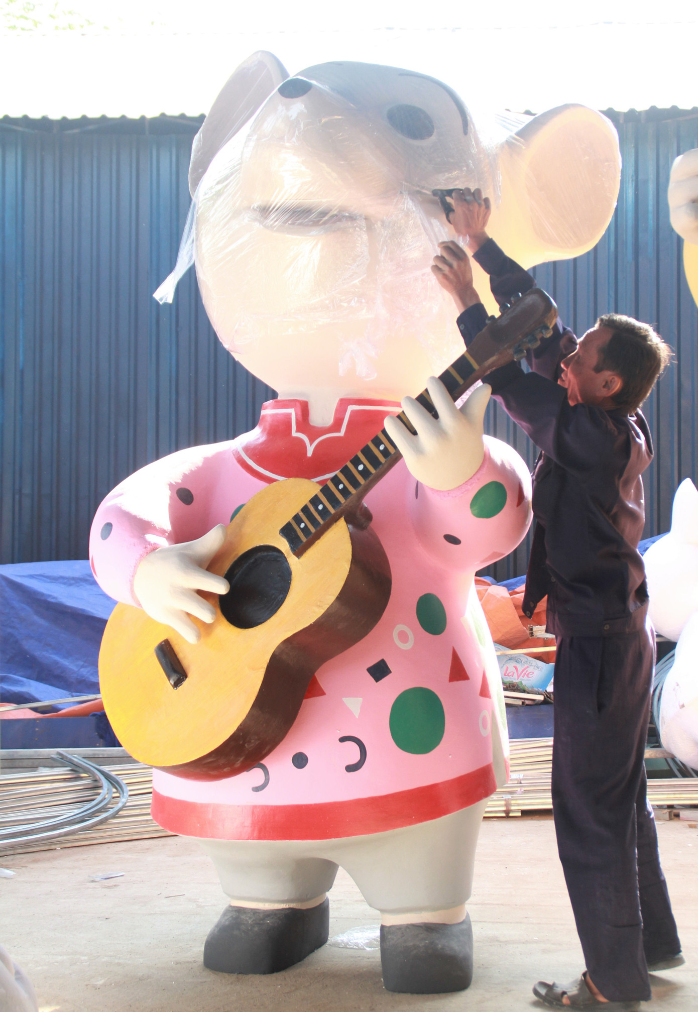 Hé lộ tạo hình nhà chuột tại đường hoa Tết ở phố Nguyễn Huệ ảnh 4