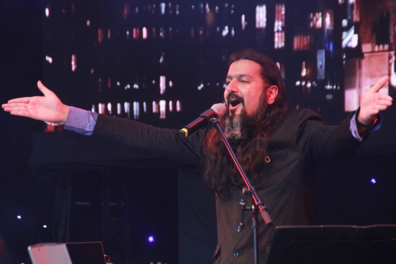 Ca sỹ đạt giải Grammy trình diễn ca khúc viết riêng cho 'Hò dô 2019' tại TP.HCM ảnh 14