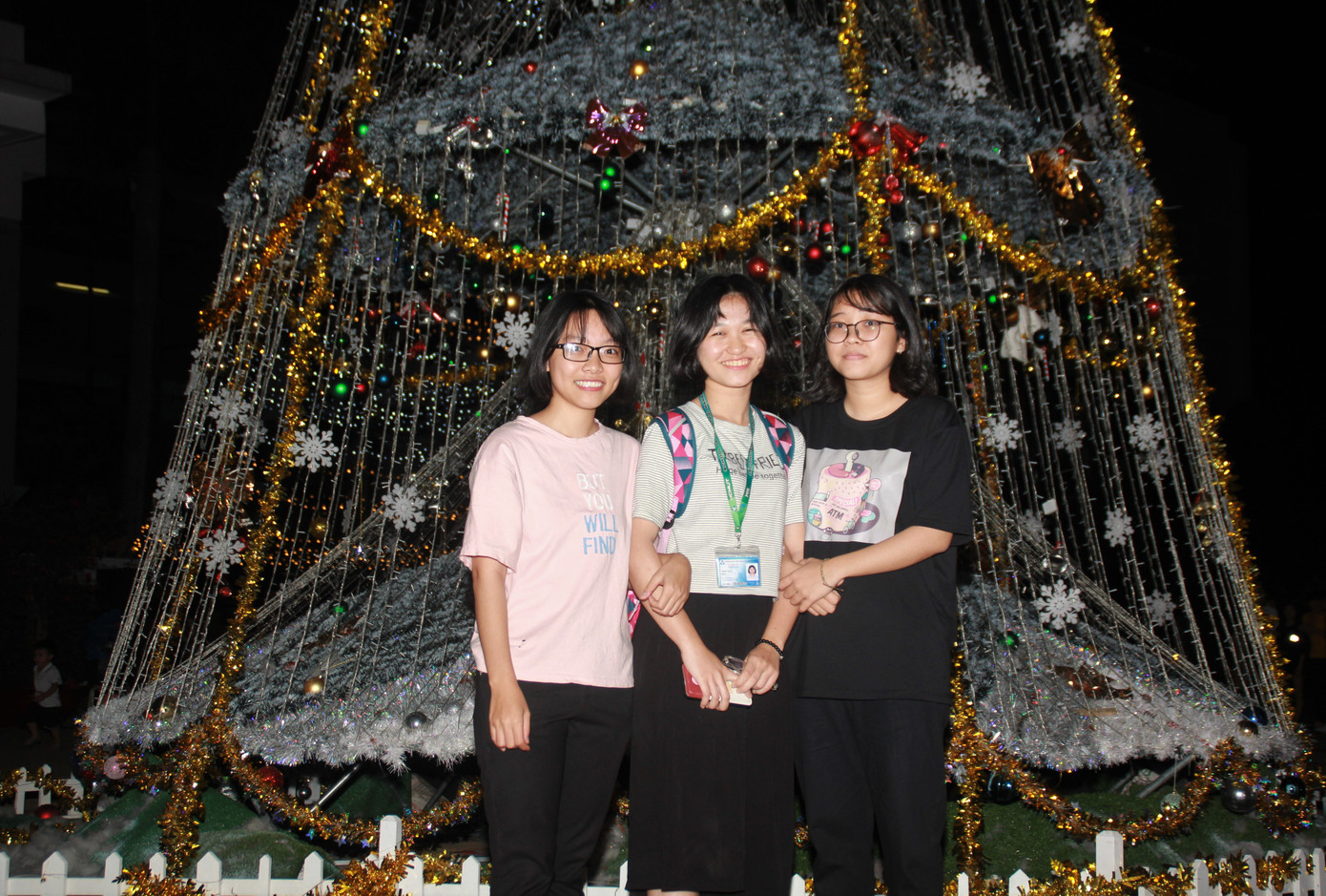 Mê ly với không gian đón Giáng sinh “xịn sò” giữa trường đại học ảnh 10