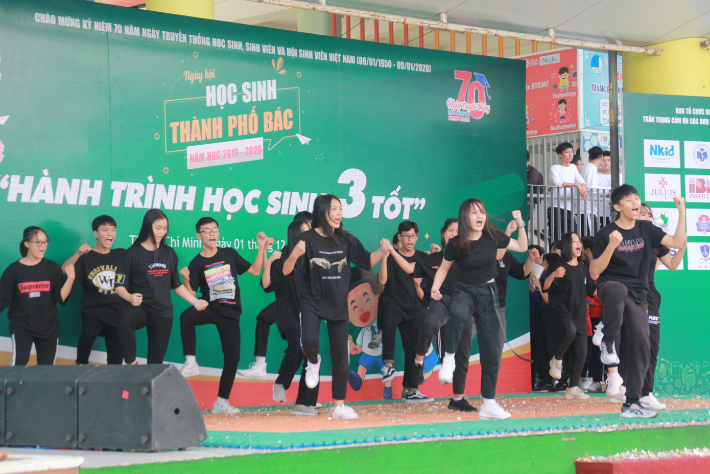 Xem hàng trăm học sinh Sài Gòn bùng nổ, trẻ trung trong các vũ điệu hiện đại ảnh 2