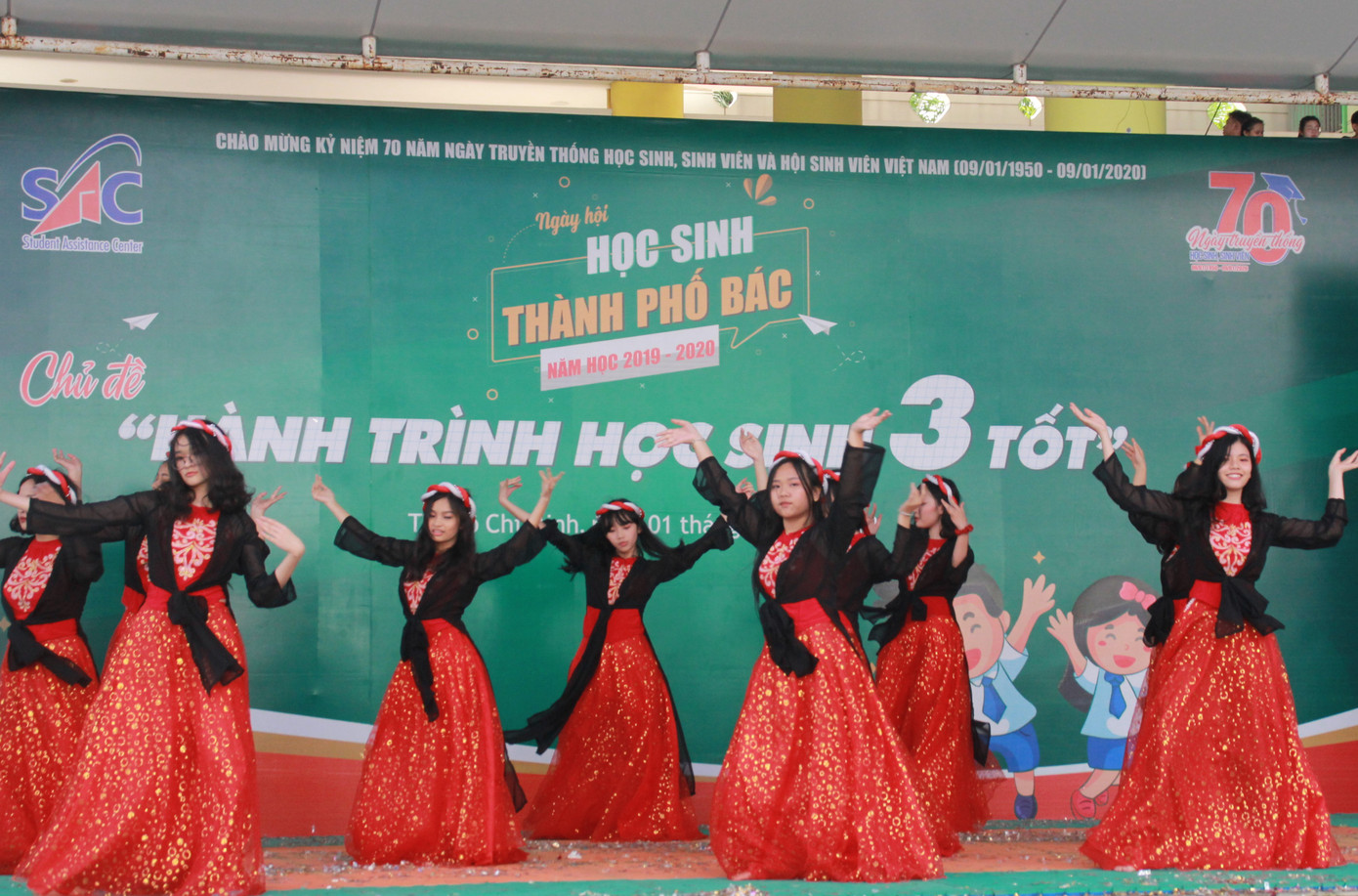 Xem hàng trăm học sinh Sài Gòn bùng nổ, trẻ trung trong các vũ điệu hiện đại ảnh 9