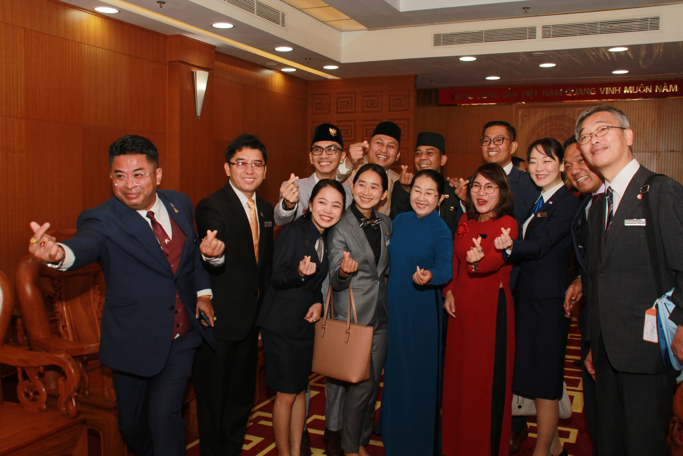 Lãnh đạo Quốc gia các nước tham gia SSEAYP 2019 'thả tim' cùng lãnh đạo TPHCM ảnh 9