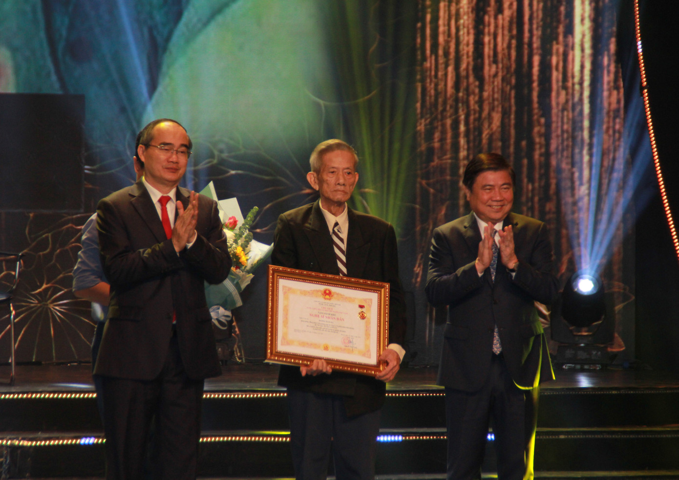 Minh Vương, Thanh Tuấn cùng dàn nghệ sĩ tề tựu ở lễ vinh danh ảnh 3