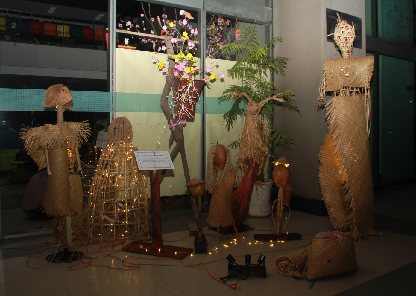 Mê ly với không gian đón Giáng sinh “xịn sò” giữa trường đại học ảnh 15