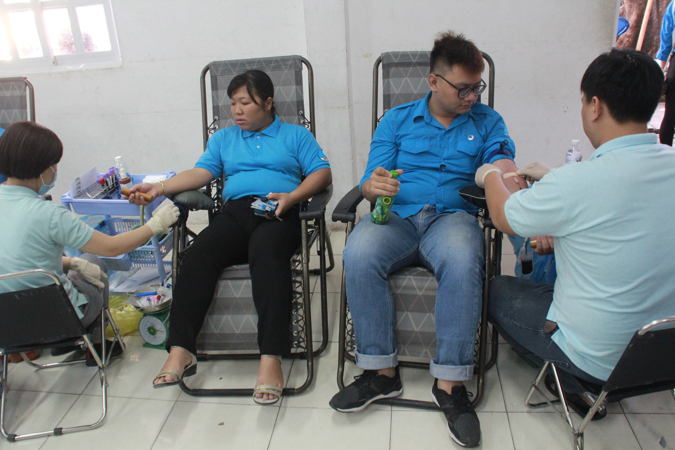 Bạn trẻ hiến máu, đổi rác lấy cây xanh... tại ngày hội Quốc tế người tình nguyện ảnh 5