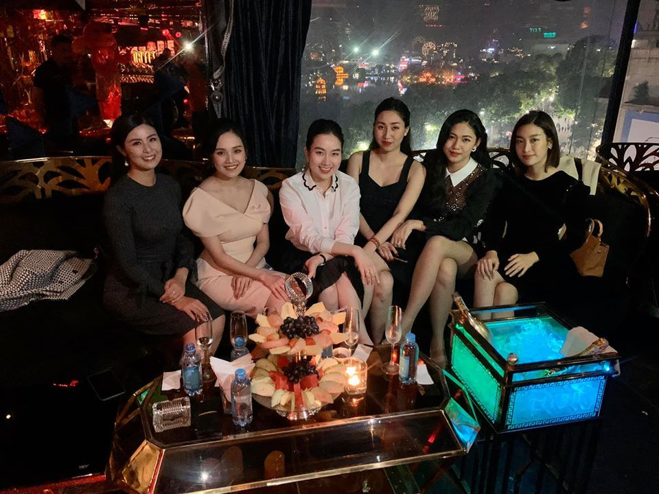 Lương Thuỳ Linh, Tường San, Kiều Loan đẹp 'bất phân thắng bại' khi mặc hanbok ảnh 15