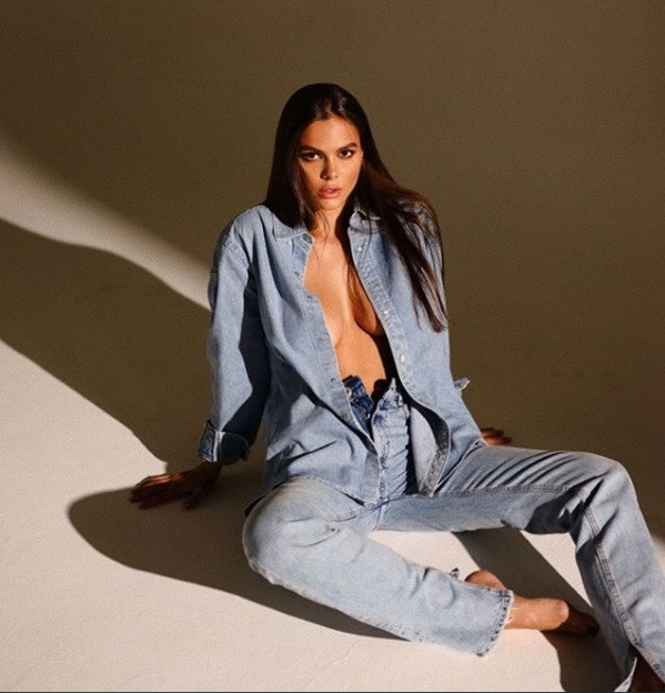 Mẫu Playboy 9x mặc váy lưới kiểu ‘cho có’, khoe trọn hình thể đẹp như thần vệ nữ ảnh 5