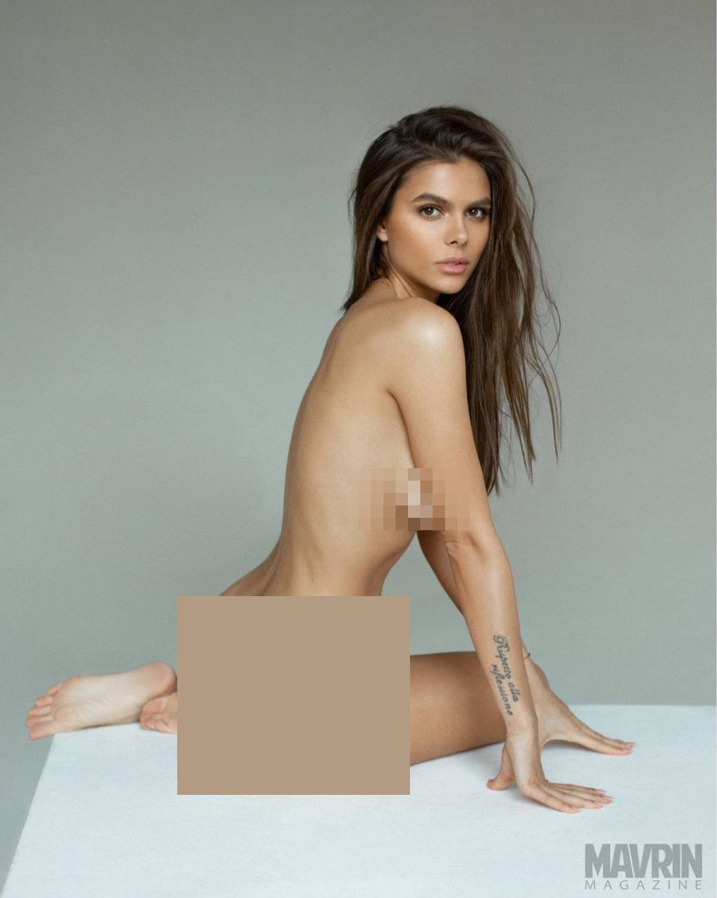 Mẫu Playboy 9x mặc váy lưới kiểu ‘cho có’, khoe trọn hình thể đẹp như thần vệ nữ ảnh 2