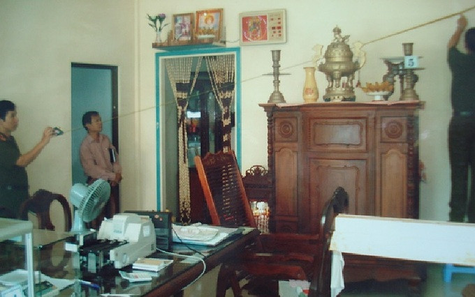 Truy tìm khẩu súng dùng để cướp tiệm vàng từ vết xước vỏ đạn ảnh 1