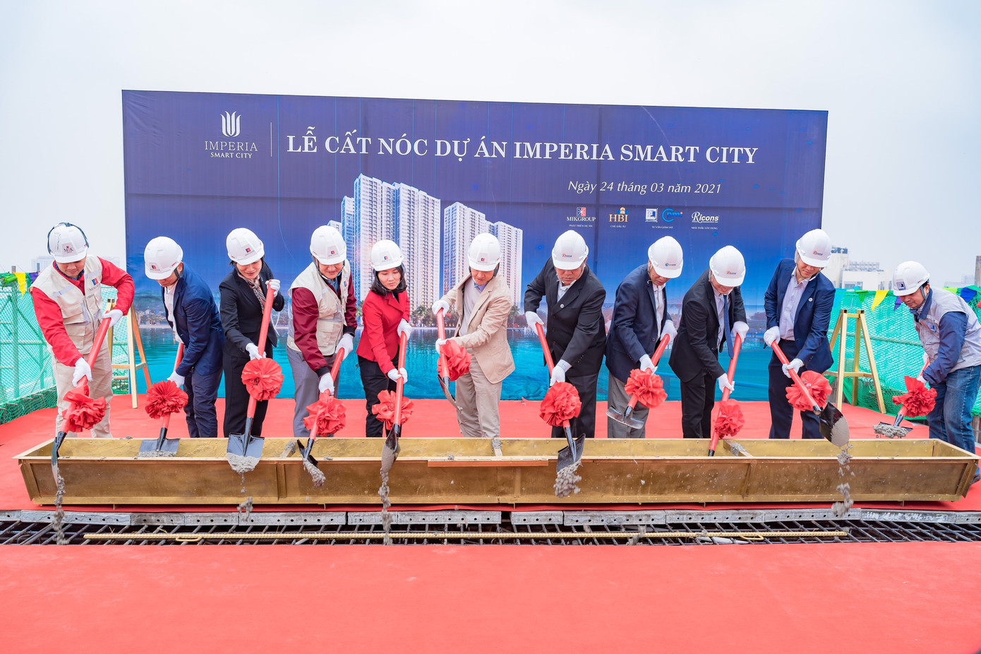 MIKGroup chính thức cất nóc phân khu 1 dự án Imperia Smart City ảnh 1