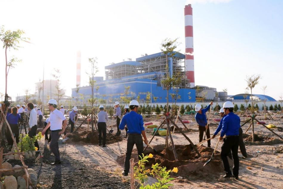 Trồng trên 18.000 cây xanh tại Công ty Nhiệt điện Vĩnh Tân ảnh 5