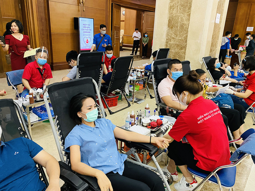 Chương trình 'Giọt hồng Tuổi trẻ-Sẻ chia yêu thương' của đoàn thanh niên Agribank ảnh 6