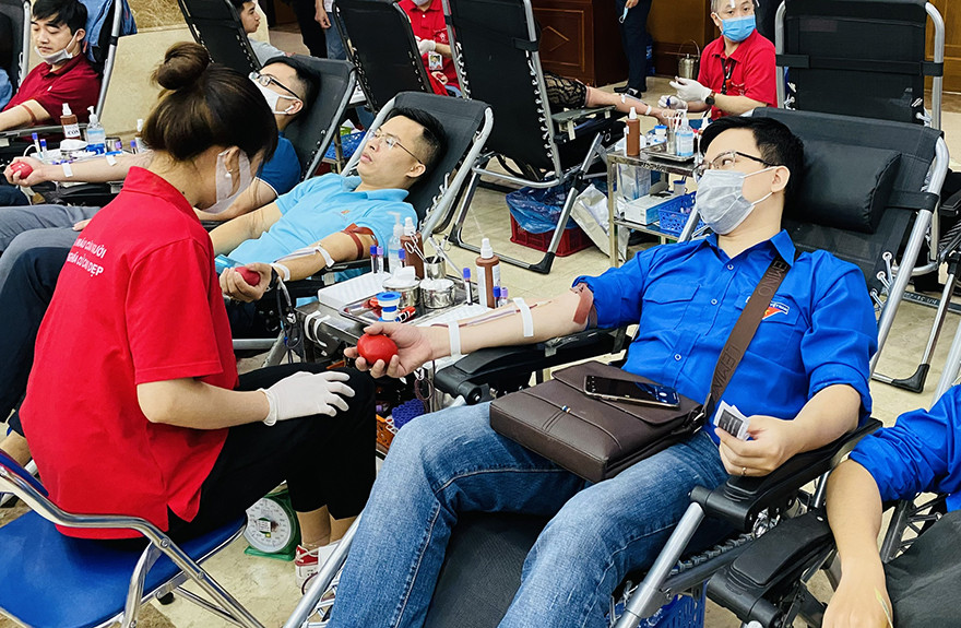 Chương trình 'Giọt hồng Tuổi trẻ-Sẻ chia yêu thương' của đoàn thanh niên Agribank ảnh 5