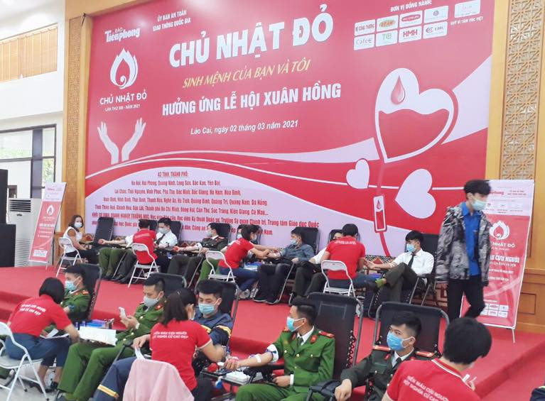 Sôi động Chủ nhật Đỏ tại TPHCM ảnh 18 Sôi động Chủ nhật Đỏ tại TPHCM ảnh 18