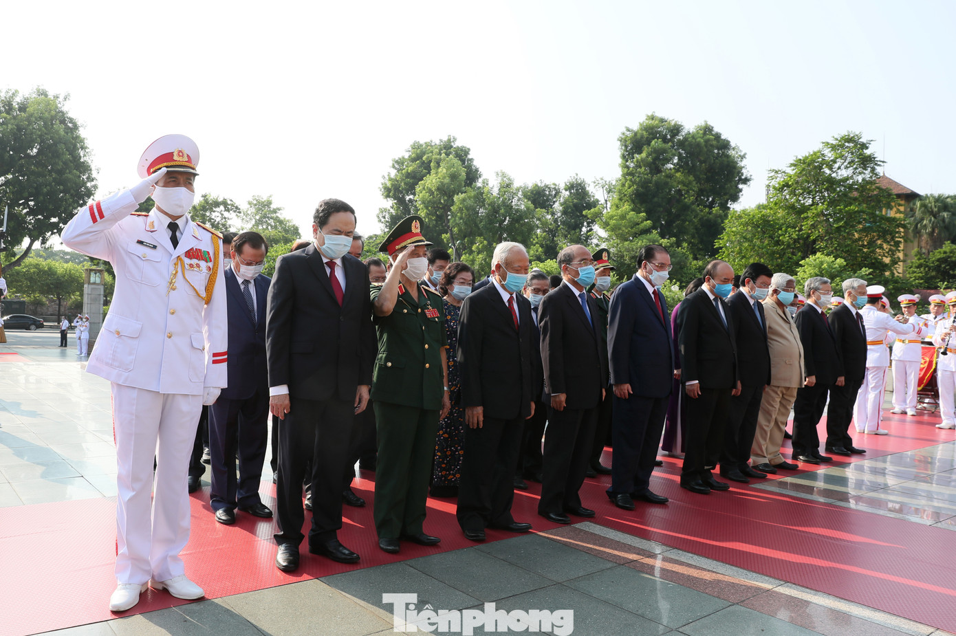 Lãnh đạo Đảng, Nhà nước vào Lăng viếng Chủ tịch Hồ Chí Minh ảnh 9