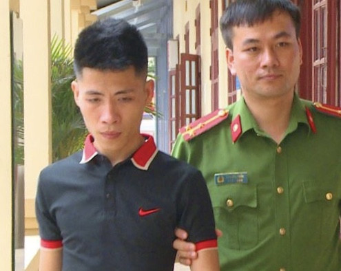 Giải cứu 12 thiếu nữ bị ép phục vụ trong quán karaoke ảnh 1