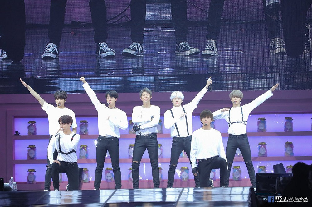 Trong thế giới fangirl: Không phải đỏ cam vàng lục lam chàm tím, cầu vồng với tớ là BTS ảnh 3