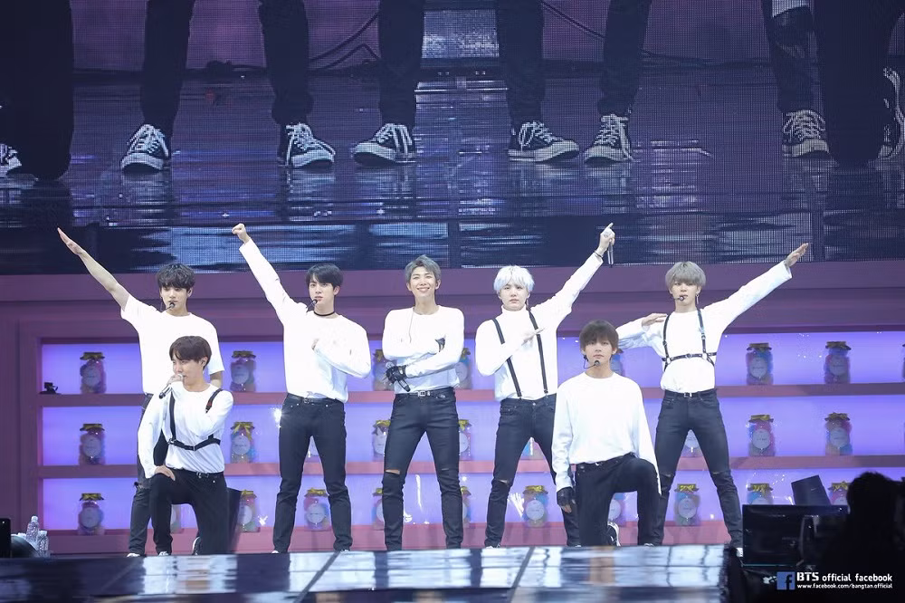 Trong thế giới fangirl: Không phải đỏ cam vàng lục lam chàm tím, cầu vồng với tớ là BTS ảnh 3