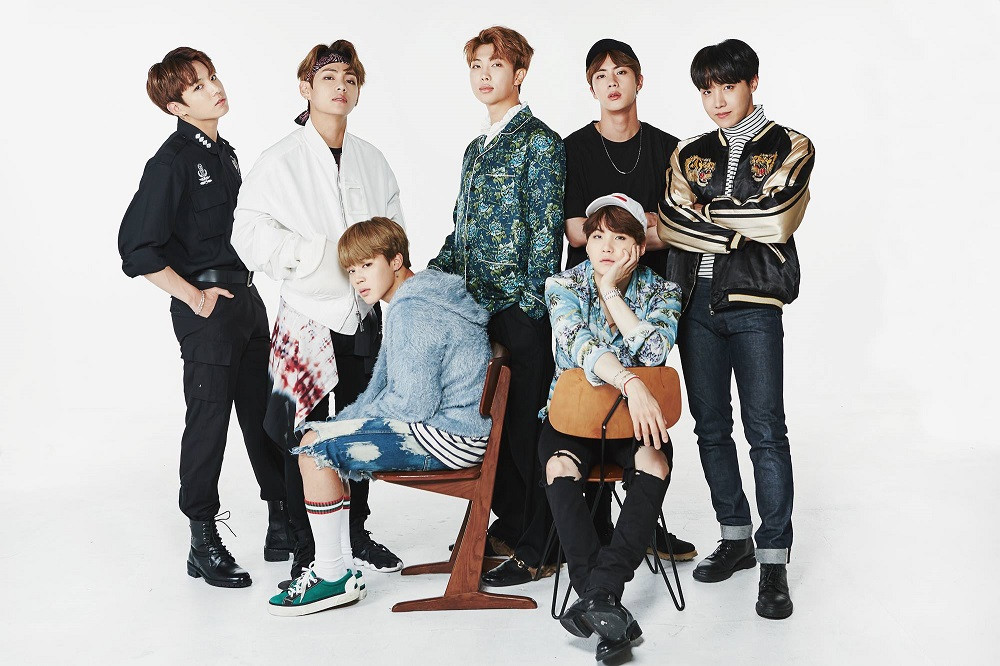 Trong thế giới fangirl: Tôi học được cách yêu sự khác biệt của thế giới này nhờ yêu BTS ảnh 2