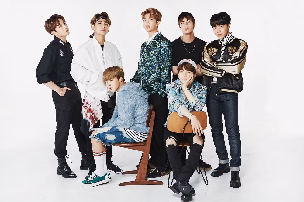 Trong thế giới fangirl: Tôi học được cách yêu sự khác biệt của thế giới này nhờ yêu BTS ảnh 2