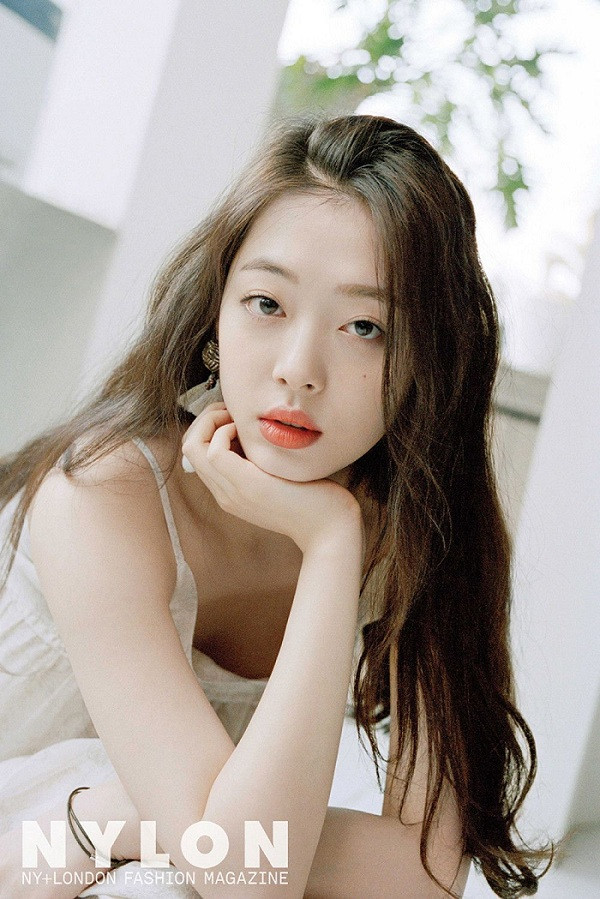 Trong thế giới fangirl: Sulli nè, cậu đã mỉm cười trở lại chưa? ảnh 2